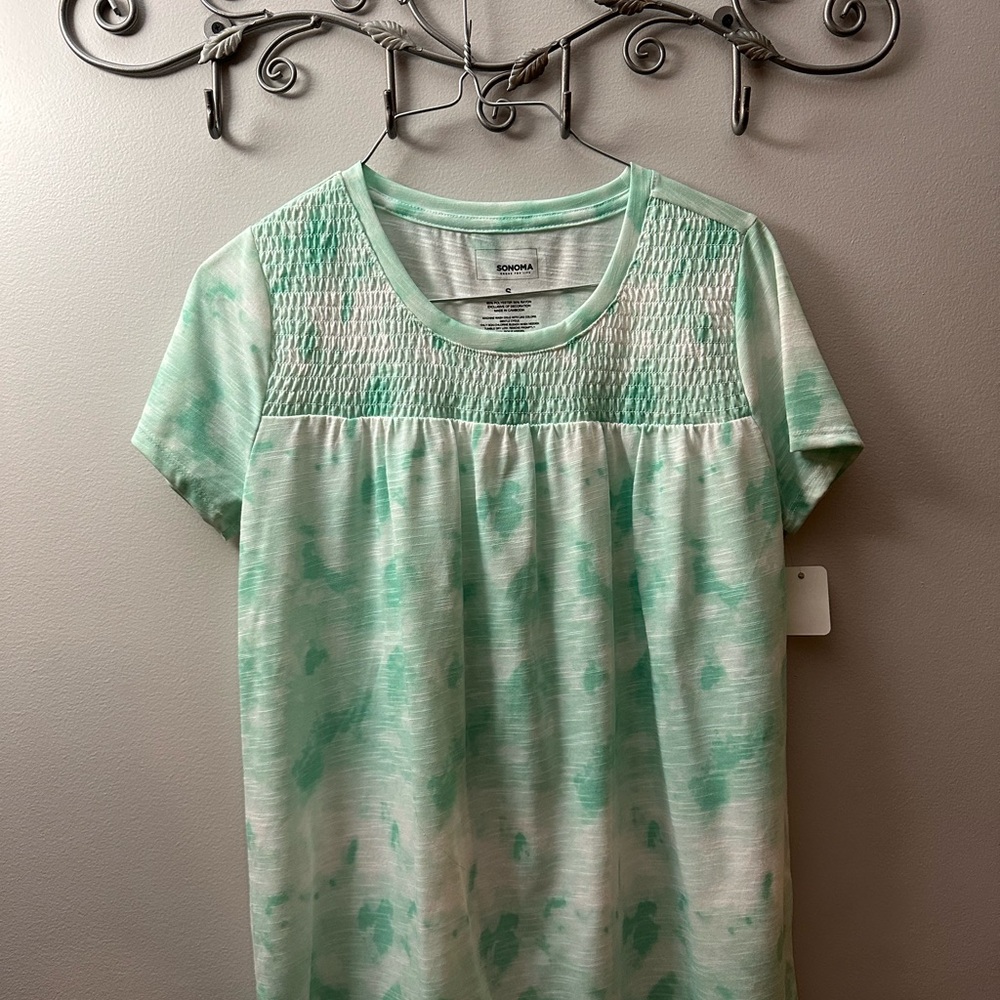 Sonoma Green and White Smocked Short Sleeve Tee size Small